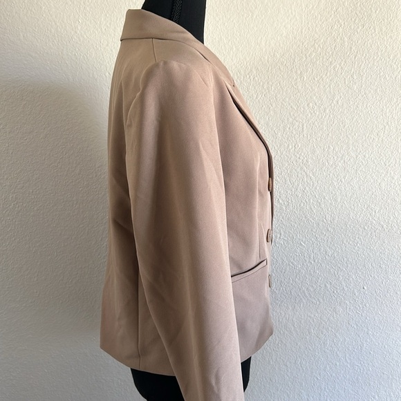 NEW Express Double Breasted Cropped Blazer Blush Taupe Size Large - Picture 9 of 13